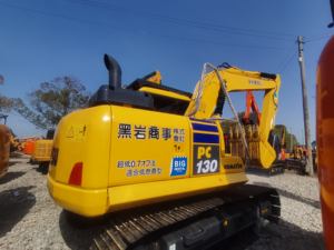 Excavadora de orugas Komatsu PC130 usada, venta de 20 toneladas, peso operativo equipado, bomba de caja de cambios Hino, engranaje de Motor - Product Image 2