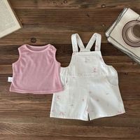 Ensemble de vêtements pour bébé en coton de haute qualité Summer Infant, nouveau modèle, haut sans manches mignon et short à bretelles avec fleurs imprimées