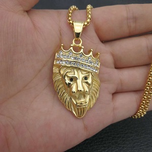 Collier pendentif tête de lion Yunnique en acier inoxydable plaqué or avec sertissage pavé, bijou pour homme, cadeau - Product Image 5