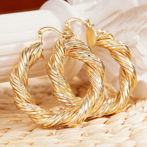 Orecchini a Spirale in Metallo per Donne, Gioielli Minimalisti e Audaci, Accessorio di Moda per Uso Quotidiano - Product Image 2