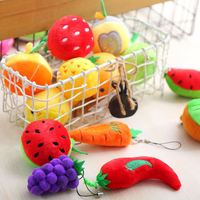 Porte-clés en peluche fruits colorés : banane, avocat, fraise, orange, ananas, pêche, poivron