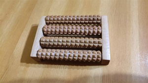 Accessoire en bois d'acupression <span class=keywords><strong>à</strong></span> domicile pour l'auto-assistance soulagement du stress et de la douleur prenez soin de vous petit masseur de pieds avec 4 rouleaux - Product Image 5