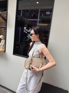 Pochette dôme allongée en cuir véritable exclusif, Cadeaux d'affaires VIP de Dubaï, Personnalisation pour propriétaires de marques, Fabricant B2B - Product Image 6