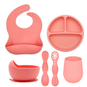 Taza de aprendizaje ecológica sin BPA para recién nacido, tazón de alimentación con pechera de silicona, plato de succión y cuchara suave, juego de comer para bebé, venta al por mayor - Product Image 3