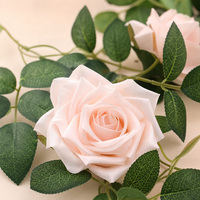 Guirlande de roses artificielles en soie de 6,5 pieds pour la décoration de mariage, d'escaliers, de portes et de jardins - Vente en gros