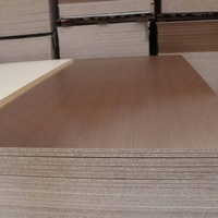 Panneau de particules mélaminé de plus grande taille 2100*3600mm 12mm 15mm 18mm Produit par l'usine de Linyi