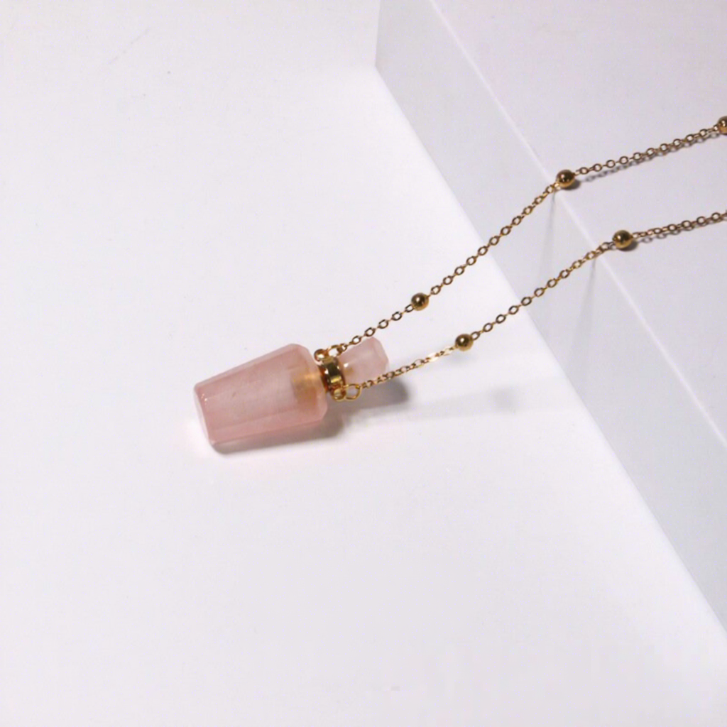 Bouteille en quartz rose en forme d'or