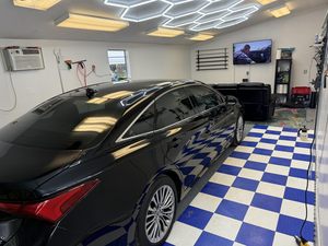 Dalles emboîtables pour garages de mécaniciens - Design moderne, résistantes à l'huile et aux acides, surface antidérapante, solutions de conception graphique - Product Image 1