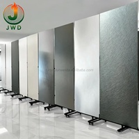 Panneau mural en PVC flexible avec texture métallique, design décoratif, effet cristal de carbone et placage de bois de bambou carbonisé
