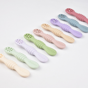 Cuchara de Silicona para Alimentación de Bebés, Mango Corto Antideslizante, Diseño Lindo, 9 Colores Disponibles - Product Image 1