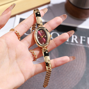Montre Femme à Quartz, Boîtier en Alliage, Bracelet Ovale, Petit Cadran Entièrement Sertie de Strass, Montre Étudiante, Vente en Gros Europe Afrique - Product Image 5