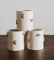 Mug en céramique avec applique 3D en forme de croissant, tasse à café fantaisie blanche brillante, décoration de table pour le petit-déjeuner, vaisselle personnalisée en gros avec logo