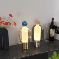 Lampe de table nordique moderne simple de style italien, décoration de table de chevet et de salle à manger, fonction de gradation, de charge et de veilleuse en forme de champignon