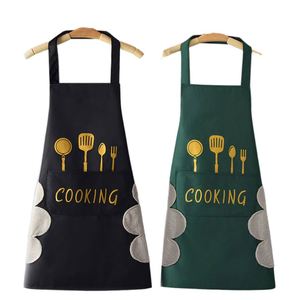 Tablier coréen imperméable en PVC pour hommes et femmes, résistant à l'huile, pour cuisine et travail, lavable, avec essuie-chaussures et essuie-mains, vente en gros - Product Image 3