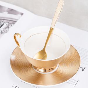 Juego de Taza y Platillo de Porcelana China de Hueso Dorado, Elegante y de Lujo Europeo, para el Té de la Tarde - Product Image 3