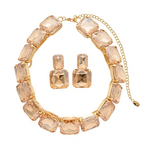 Ensemble de bijoux pour femmes, 2 pièces, boucles d'oreilles carrées et collier, strass, style européen/américain, luxe léger, élégant, haut de gamme - Product Image 5