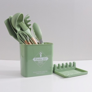 Ensemble d'ustensiles de cuisine en silicone résistant à la chaleur, 13 pièces, ustensiles de cuisine en silicone avec manche en bois - Product Image 4