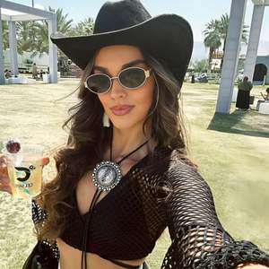 Gafas de Sol Redondas Punk Vintage Y2K 2025 con Logotipo Personalizado, Lentes de Espejo Coloridas con Protección UV400, Gafas de Sol Ovaladas de Metal para Hombre y Mujer - Product Image 2