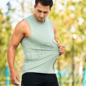 Camiseta Deportiva Personalizada Premium con Logotipo, Chaleco Reflectante para Maratón y Running para Hombre - Product Image 5