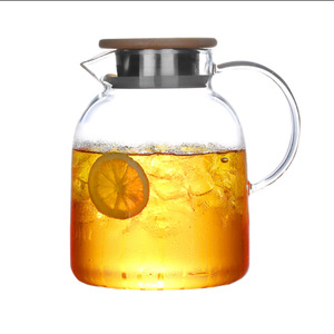 Carafe en verre borosilicate de haute qualité 1,2 L avec couvercle en acier inoxydable et bec verseur en forme de bec de canard pour boissons froides et infusions de fruits estivaux - Product Image 5