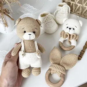 新到Amigurumi儿童礼品钩针可爱熊洗礼礼品套装儿童针织熊