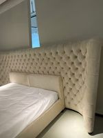 Lit King Size Moderne de Luxe Style Royal Européen, Tissu Velours Rembourré, Capitonnage Boutonné, Large et Haut, Cadre en Chêne Durable