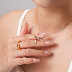 Collar Minimalista con Colgante Geométrico de Circonita, Antideslustre, Pulido, de Acero Inoxidable con Baño de Oro de 18K, Accesorios Diarios para Mujer - Product Image 3