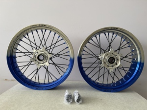 ล้อซุปเปอร์โมโตคุณภาพสูง Beta RR 2024 ขนาด 17 นิ้ว สีทูโทน น้ำเงินและเงิน ล้อซี่ลวดสำหรับซุปเปอร์โมโตและโมตาร์ด - Product Image 2