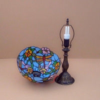Vente en gros et directe de lampe de table LED de 12 pouces style libellule avec abat-jour en verre mosaïque coloré pour église