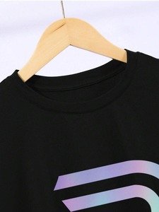 Fábrica especializada en camisetas casuales para hombre con estampado colorido y gráfico de la letra "R"; personalización disponible. (f10) - Product Image 6