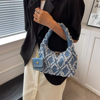 Tas Selempang Denim Bohemian Musim Panas OEM Lucu Modis Bergaya Y2K, Tas Ketiak Mini Hobo Distressed, Tas Tangan Wanita Biru