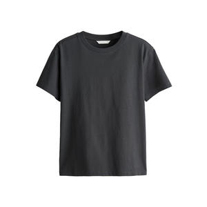 T-shirt décontracté pour femme Coralyn Street, inspiré du style quotidien, offrant un look propre et un confort tendance - Product Image 1
