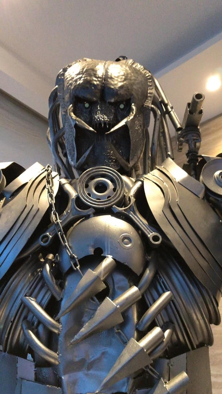 Customized large-scale metal character model decorations Predator industrial style hotel creative decorations