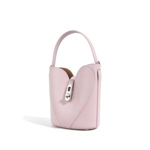 Borsa a Secchiello in Vera Pelle con Cuore Traforato per <span class=keywords><strong>Donna</strong></span>, Elegante e <span class=keywords><strong>Casual</strong></span> con Chiusura a Lucchetto da Guangzhou - Product Image 5