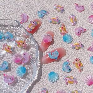 เคสโทรศัพท์ลายการ์ตูนน่ารักแบบแบน 3 มิติ ประดับเรซิ่นรูปสัตว์ทะเลขนาดเล็ก ปลากะพง ปลาโลมา เปลือกหอย สำหรับฤดูร้อน ขายส่งจำนวนมาก - Product Image 1
