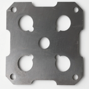 Piezas de <span class=keywords><strong>metal</strong></span> pequeñas personalizadas con acero al carbono sin recubrimiento Estampado en frío Doblado Perforación Fabricación de chapa metálica - Product Image 3