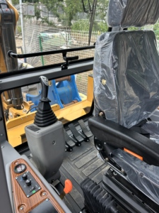 Chargeuse-pelleteuse Caterpillar 420F d'occasion, 4x4, d'origine américaine, faible nombre d'heures, excellent état, capacité de charge nominale de 9 tonnes, moteur, pompe - Product Image 6