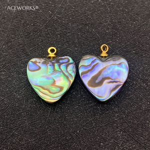 Galerie de Breloques en Abalone |   Pendentifs naturels avec boucle en acier inoxydable plaqué or 18K PVD |   Imperméable et résistant au ternissement - Product Image 6