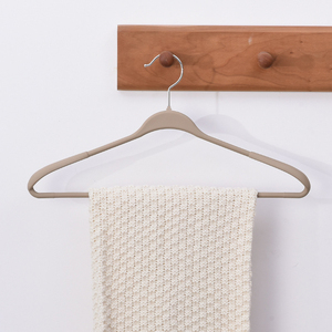 Organizzatore per Armadio Personalizzabile Chrisma con Gancio Largo, Appendiabiti Antiscivolo in Plastica per Cappotti e Abiti, Grucce in Tessuto Vellutato - Product Image 2