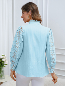 เสื้อเชิ้ตแขนยาวสีฟ้าอ่อนประดับลูกไม้สำหรับผู้หญิง - เสื้อแฟชั่นไซส์ใหญ่พร้อมปกตั้ง - Product Image 3