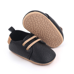 Ensemble de 4 pièces pour nouveau-nés : chaussures, bonnet, hochets en bois de hêtre, cadeaux, fabrication directe, personnalisable - Product Image 6