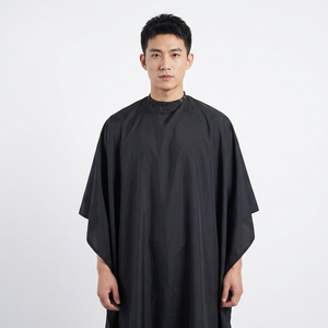 Capa de Barbero Profesional Impermeable para Salón de Belleza, Capa de Corte para Barbería, Color Negro Simple, Modelo Los Ángeles - Product Image 6