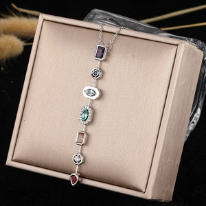 Collar de Acero Inoxidable Chapado en Oro de Alta Gama para Mujer con Colgante de Flecos Único, Joyería de Circonita de Moda, Regalo Perfecto - Product Image 4