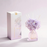 Diffuseur de parfum d'ambiance personnalisé OEM ODM à la lavande 250ML avec fleur d'hortensia et bâtonnets en rotin blanc, sans flamme, vente en gros
