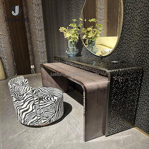 Un ensemble <span class=keywords><strong>coiffeuse</strong></span> de chambre à coucher 2024 brun gris <span class=keywords><strong>coiffeuse</strong></span> <span class=keywords><strong>tabouret</strong></span> pouf <span class=keywords><strong>coiffeuse</strong></span> en acier <span class=keywords><strong>sans</strong></span> miroir - Product Image 3