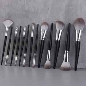 Set de 13 Brochas de Maquillaje Profesionales de Lujo para Mujer, con Pelo Sintético de Alta Calidad, Brocha para Corrector, Brocha para Cejas, Lápiz para Cejas y Máscara de Pestañas - Product Image 3