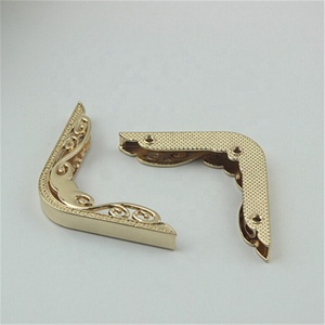 Wholesale <strong>Luggage</strong> Parts Handbag Alloy DIY Accessories Bag <strong>Corner</strong> Protector Vintage Alloy Decoration Edge Buckle <strong>Corner</strong> Protector - Product Image 4