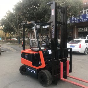 Montacargas Usado de 1.5 Toneladas en Buen Estado con Batería de Plomo-Ácido de 48V, Desplazador Lateral Eléctrico, Potente y con Batería de Larga Duración - Product Image 4