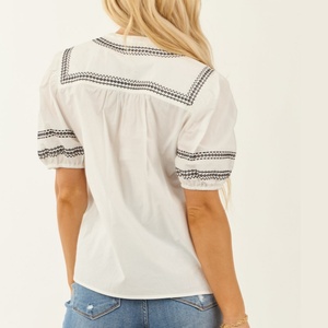 Blusa de Algodón Bordada Estilo Bohemio, Cuello en V, Manga Abullonada, Estilo Étnico Campestre para Mujer, Gran Venta - Product Image 2