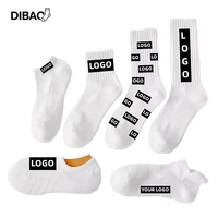 Chaussettes pour hommes en vente chaude, couleur unie, logo personnalisé, emballage, chaussettes douces, respirantes, tricotées, impression numérique